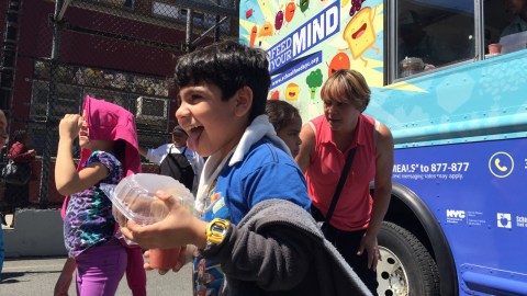 El Departamento de Educación anunció que entre el 29 de junio y el 2 de septiembre repartirá alimentos en más de 1,100 lugares de la Gran Manzana