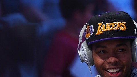 Brandon Ingram dijo que llega a los Lakers para ayudar al equipo a anotar y defender.