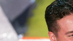 Cuando lanzó "Ginza", en 2015, tuvo el clip en español más visto el día de su estreno.