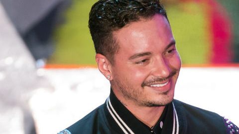 Cuando lanzó "Ginza", en 2015, tuvo el clip en español más visto el día de su estreno.