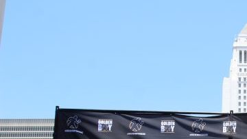 Policías, boxeadores y Óscar de la Hoya unen fuerzas para ayudar a la Fundación Susan G. Komen.