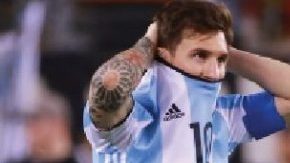 Messi y Vardy. Argentina e Inglaterra la pasan mal.