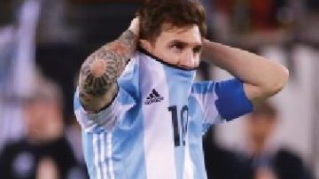 Messi y Vardy. Argentina e Inglaterra la pasan mal.