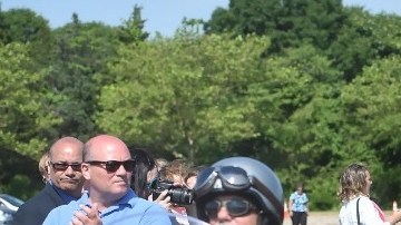 La primera carrera de motoclicletas para elevar la conciencia por el cáncer de mama inició en Long Island