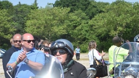 La primera carrera de motoclicletas para elevar la conciencia por el cáncer de mama inició en Long Island