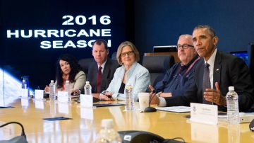 El presidente Barack Obama surante su visita las instalaciones de la Agencia Federal para el Manejo de Emergencias (FEMA, en inglés) de cara a la temporada de huracanes en la cuenca atlántica.