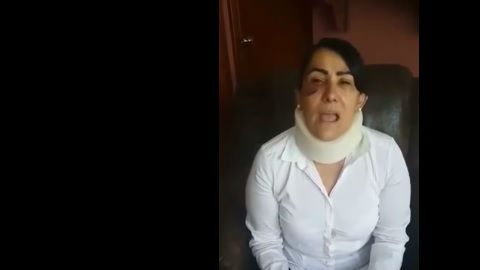 La mujer viajaba en un autobús.