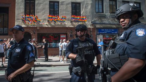 Habrán oficiales con armas pesadas para servir como "disuasión visual".