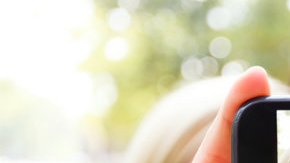 Escoger la base adecuada y un tono de labial que te quede bien hará que tengas selfies perfectas.