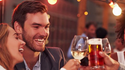 Cáncer, problemas de piel, exceso de peso son algunos de los problemas de salud que deja el consumir bebidas alcohólicas.
