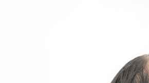 Bañarnos diario podría acarrearnos problemas de piel.