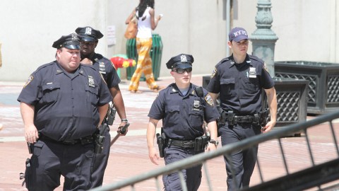 Policias en la Ciudad de Nueva York. Con los acontecimientos sucedidos en Dallas, Texas, la policia esta tomando medidas de seguridad para proteger a la poblacion.
Photo Credito Mariela Lombard/El Diiario NY.