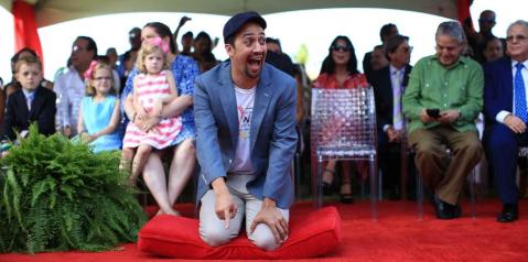 El dramaturgo dijo que cuando era chiquito sus ídolos eran figuras puertorriqueñas, como José Ferrer, Rita Moreno, Chita Rivera, Menudo, entre tantos otros.