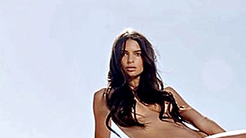 "Cuando una mujer bastante sexual se quita la blusa, se ve como un juego o una simple exhibición“.