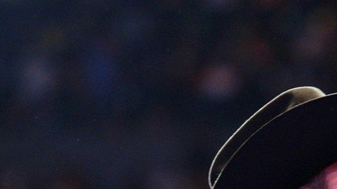 El cantante podría pedir un permiso especial para que se le permita hacer actuaciones musicales mientras cumple condena.