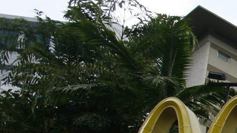 Fachada de uno de los 95 establecimientos de McDonalds en Caracas.