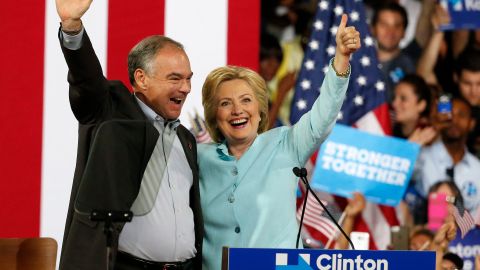 Tim Kaine en su primera aparición como fórmula a la vicepresidencia de Hillary Clinton. Foto: EFE