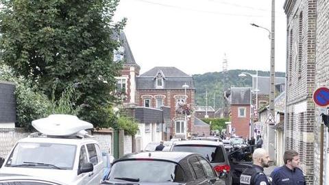 Atacantes tomaron a rehenes por una hora.