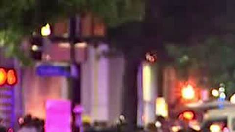 La policía patrulla el centro de Dallas después de que varios oficiales fueran tiroteados a raíz de una protesta y manifestación en varias partes de Estados Unidos.