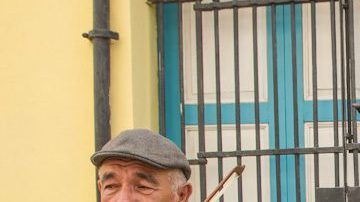 El fotógrafo Walter Profeldt muestra las "caras de Cuba" en  Poe Park.