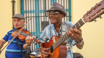 El fotógrafo Walter Profeldt muestra las "caras de Cuba" en  Poe Park.