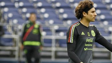 Memo Ochoa nuevamente está en la encrucijada de buscar equipo.