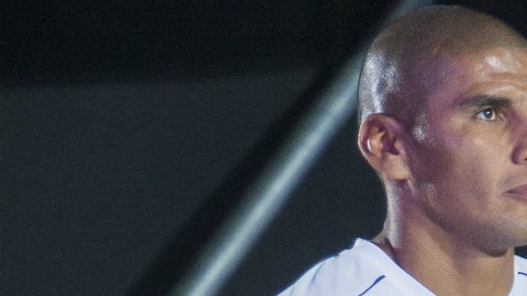 El jersey de visitante de Chivas es idéntico al utilizado por el Bolonia hace un par de temporadas.