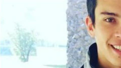 Hincha se toma foto con Carlos Tevez