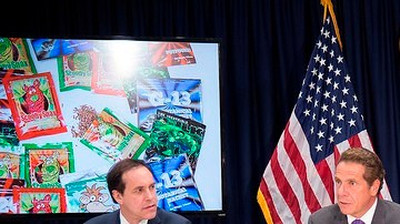 El gobernador Andrew Cuomo durante una rueda de prensa sobre la lucha contra la marihuana sintética.