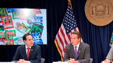 El gobernador Andrew Cuomo durante una rueda de prensa sobre la lucha contra la marihuana sintética.