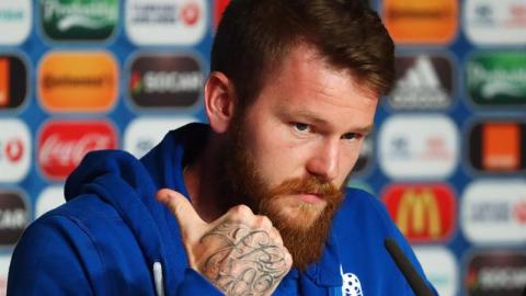 Aron Gunnarsson, capitán de la selección de Islandia.