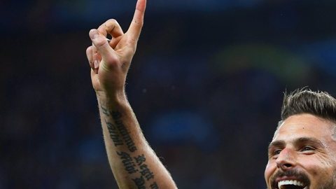Olivier Giroud hizo dos de los cinco tantos de los anfitriones ante Islandia.