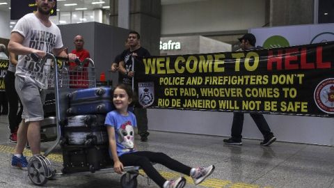 Los visitantes comienzan a llegar a un Río de Janeiro sumido en protestas sociales y advertencias sobre el zika.