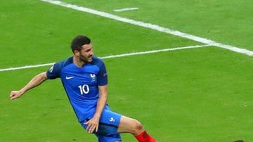 Impresionante jugada de André-Pierre Gignac contra la defensa de Portugal.