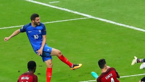 Impresionante jugada de André-Pierre Gignac contra la defensa de Portugal.