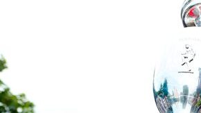 Cristiano Ronaldo no suelta la copa. Portugal es una fiesta.