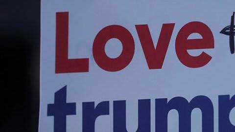 Pancarta en Convención Demócrata Nacional.