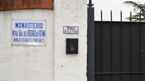 El monasterio está situado en el municipio de General Rodríguez, a unos 55 kilómetros de Buenos Aires.