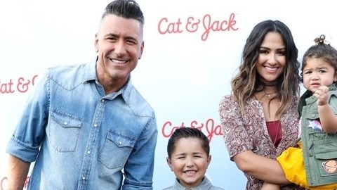 Jorge Bernal y Bárbara Bermudo junto a sus respectivas familias en el lanzamiento de la línea de ropa infantil Cat & Jack