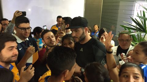 Gran recibimiento tuvo Gignac en el Aeropuerto de MTY.