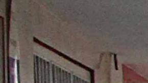 Cientos de personas aguardan en una calle antes de cruzar por el puente fronterizo "Simón Bolívar" entre Colombia y Venezuela, en San Antonio del Táchira, Venezuela.