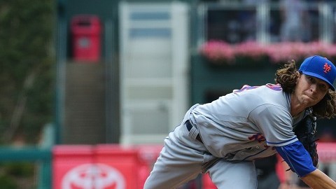 Jacob deGrom lanzó ayer el primer juego completo de su carrera.