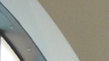 La activista de LULAC del Condado de Lake, Julie Contreras (centro) en conferencia en la Iglesia Metodista Lincoln en Pilsen junto a exdistribuidores de Herbalife que fueron afectados.