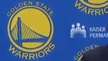 Kevin Durant y su nuevo jersey con los Warriors de Golden State