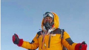 Dos montañistas indios reclamaron ser los primeros de su nacionalidad en coronar el Everest.