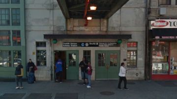 El hombre saltó a las vías del subway en la estación Franklin Avenue, en Brooklyn.