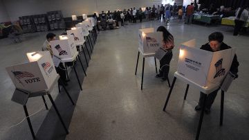 La  mayoría de los votantes latinos están en estados que no son decisivos en las elecciones presidenciales.