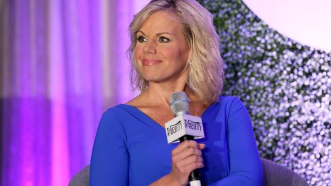 Gretchen Carlson, expresentadora de Fox News, asegura habar sido víctima de la política sexista de 'boy club' de Fox News.