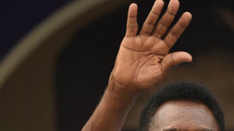 Pelé entiende lo que siente Messi pero le pide recapacitar y no dejar a la "Albiceleste".