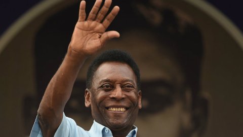 Pelé entiende lo que siente Messi pero le pide recapacitar y no dejar a la "Albiceleste".